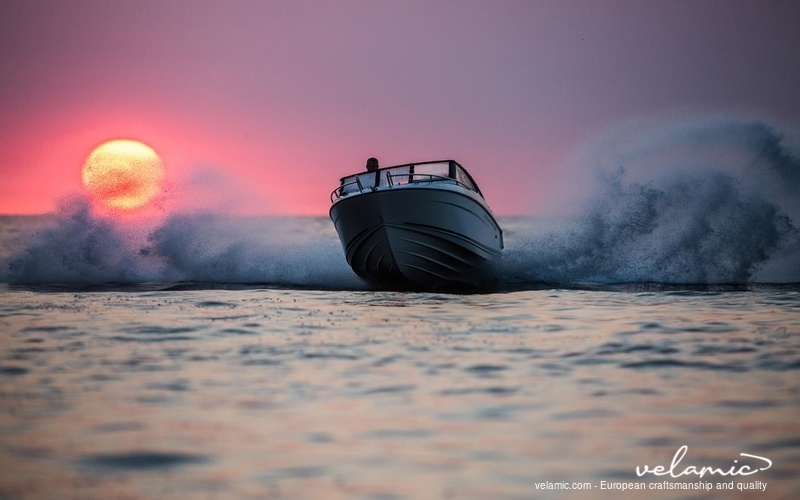 Parker 630Bow Rider - 7.10m Motor boat